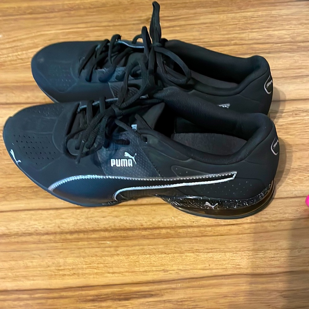 Men’s puma tennis shoes. Size 9.5